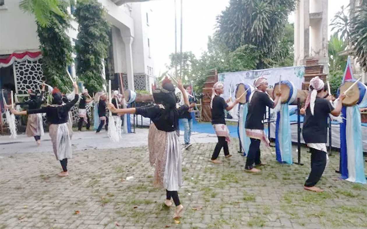 Warga Melestarikan Nilai Budaya Serang