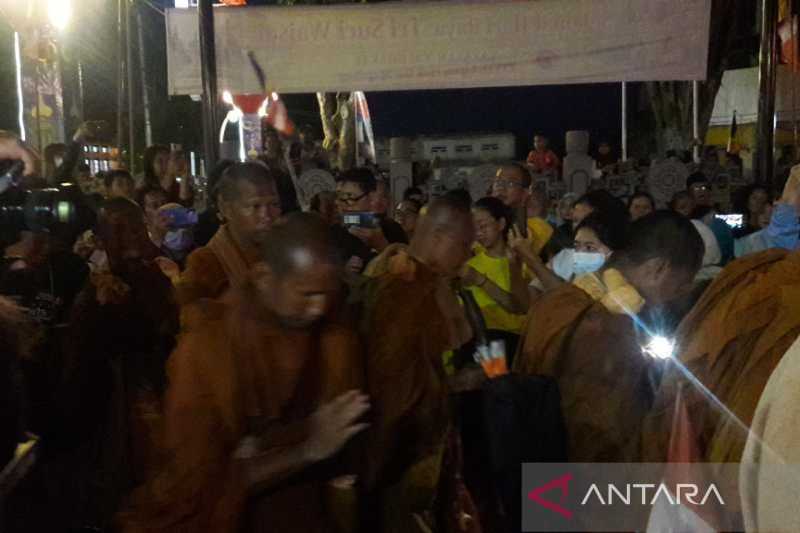 Warga Sambut Biksu Thudong di Kota Magelang, Cermin Toleransi Beragama