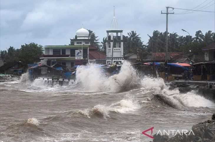 Warga Sulut Diimbau Waspada Gelombang Tinggi hingga 3 April