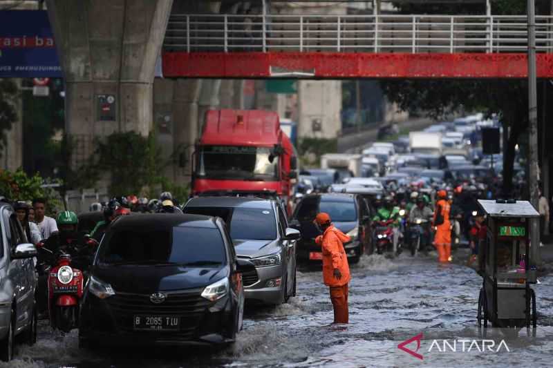 Waspada Banjir dan Longsor, Hujan Masih Akan Mengguyur Sejumlah Wilayah Tanah Air