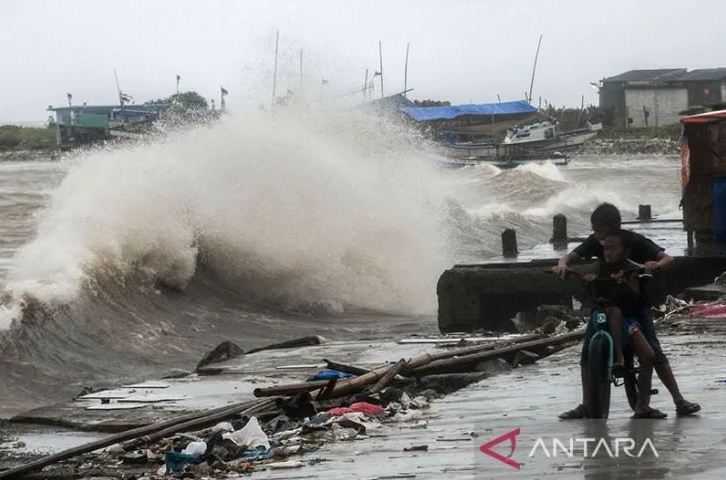 Waspada! Gelombang hingga 6 Meter Bakal Terjadi di Sejumlah Perairan