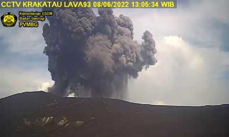 Waspada! Gunung Anak Krakatau Erupsi Semburkan Abu Vulkanik Mencapai 500 Meter di Atas Puncak, Masyarakat Diimbau Tidak Beraktivitas dalam Jarak Segini