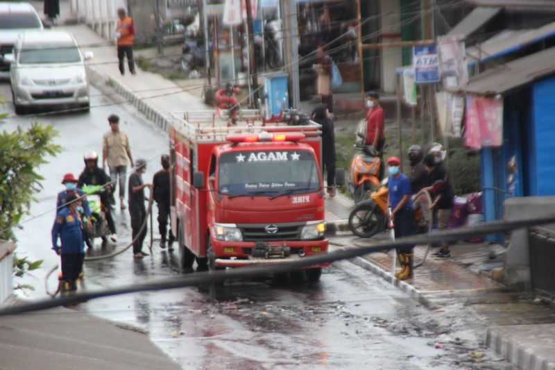 Waspada Pakai Masker, Material Abu Vulkanik Erupsi Marapi Menyebar di Agam