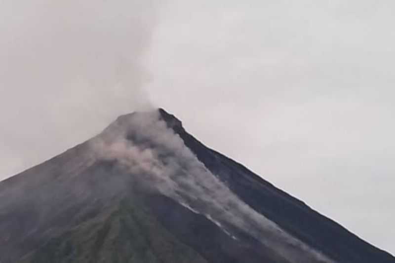Waspada, PVMBG Catat 10 Kali Gempa Embusan Gunung Karangetang di Pulau Sitaro