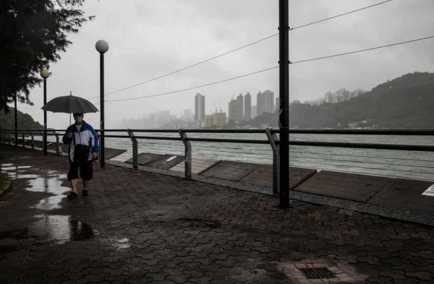 Waspada Topan Saola, KJRI Hongkong Imbau WNI Tetap di Tempat Aman dan Pantau Informasi