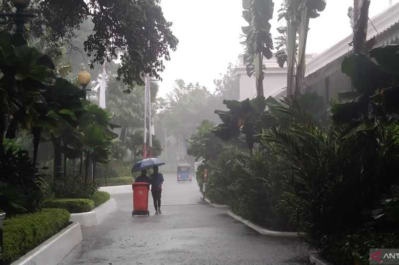 Waspadai Hujan Petir di Sebagian Wilayah DKI pada Siang Hari