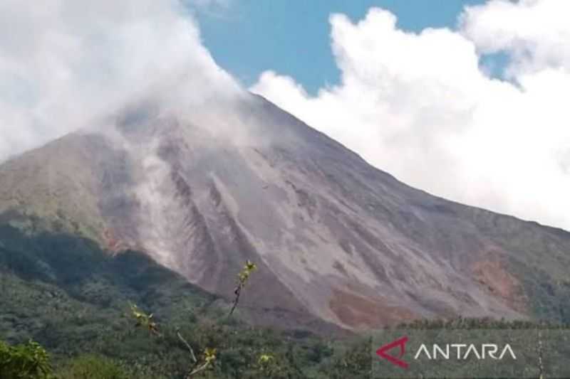 Waspadai Potensi Runtuhnya Material Vulkanik Karangetang