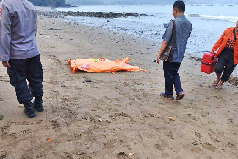 Wisatawan Hilang Terseret Ombak Pantai Tulungagung Ditemukan Meninggal