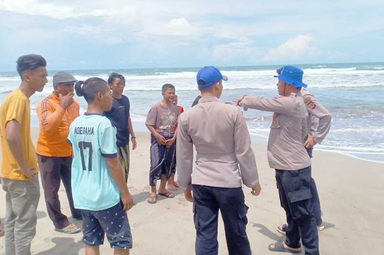 Wisatawan yang Terseret Ombak Pantai Manulusu di Garut Belum Ditemukan