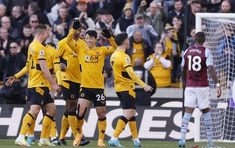 Wolves Tundukkan Aston Villa, Leeds Tahan Imbang Southampton