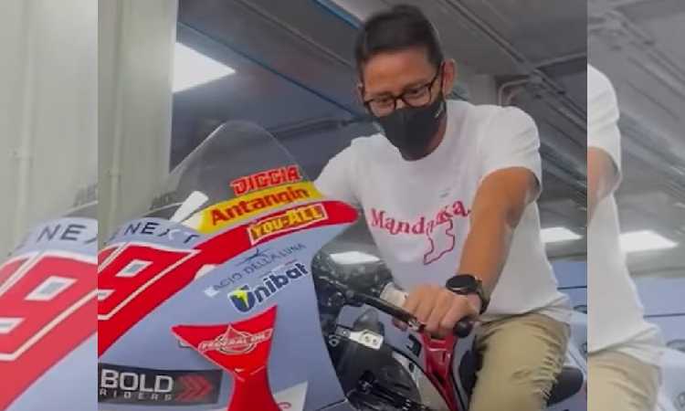 Wow, Intip Keseruan Menteri Parekraf Sandiaga Uno Jajal Motor Ducati Desmosedici GP21 Milik Tim Gresini Racing di Sirkuit Mandalika