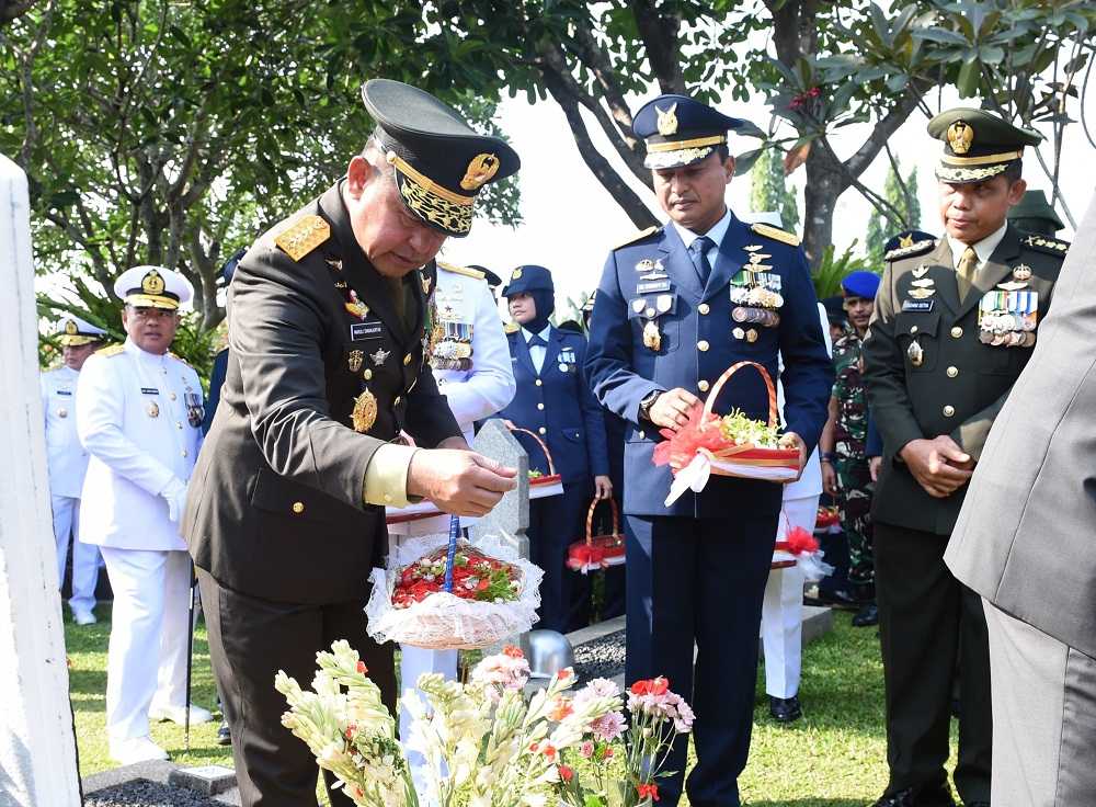 Wujud Cinta pada Para Pahlawan, Kasad Ziarah ke TMP Kalibata