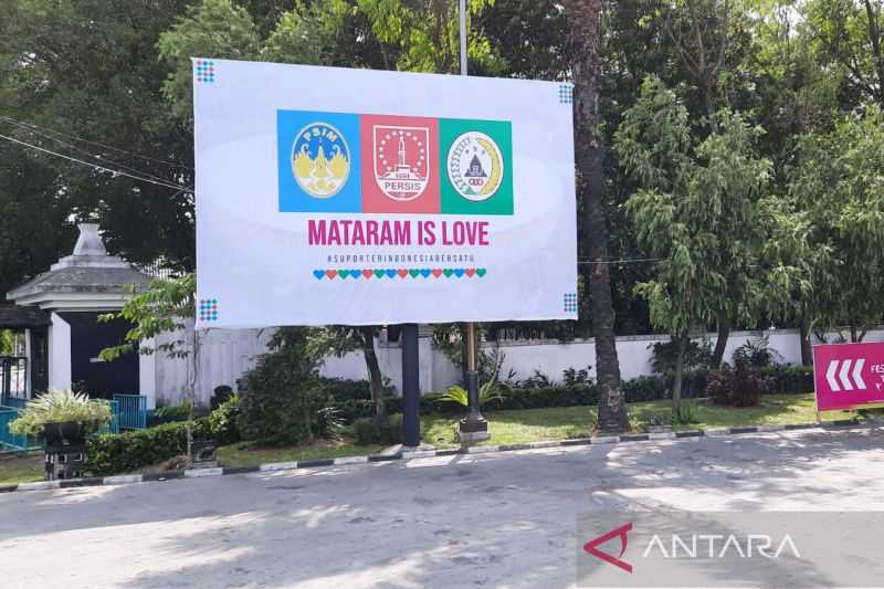 Wujud Perdamaian, Gibran Perintahkan Pasang Spanduk 'Mataram Is Love' di Luar Stadion Manahan