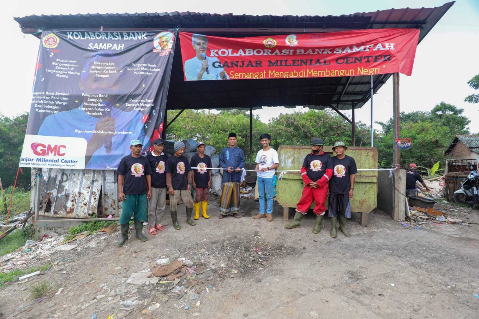 Wujudkan Daerah Bersih, Ganjar Milenial Center Luncurkan Program Bank Sampah di Cirebon