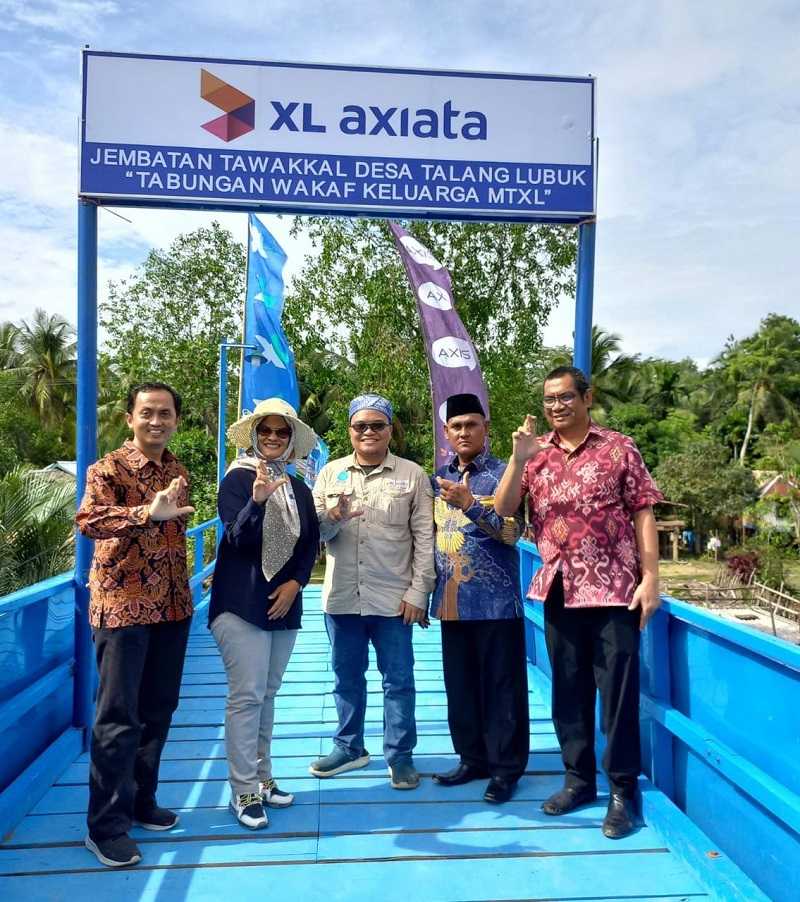 XL Axiata Resmikan Pembangunan Jembatan dan Bangun Sarana Air Bersih di Banyuasin