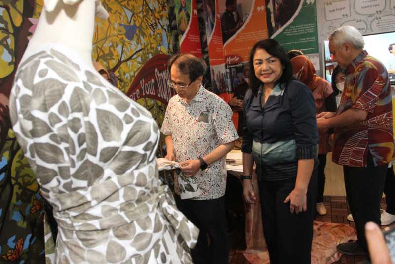 YDBA Media Gathering,  proses pembuatan ecoprint Batik Pratesthi dari Semarang 2