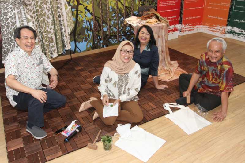 YDBA Media Gathering,  proses pembuatan ecoprint Batik Pratesthi dari Semarang 3