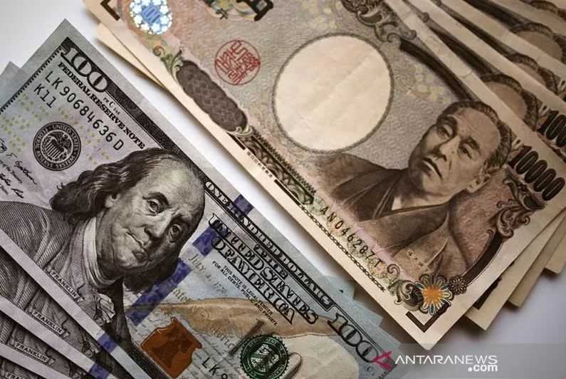 Yen dan Dolar Jatuh ketika Bank-bank Sentral Berusaha Yakinkan Pasar