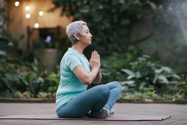 Yoga Dapat Meningkatkan Kognitif bagi Wanita Lansia yang Berisiko Alzheimer