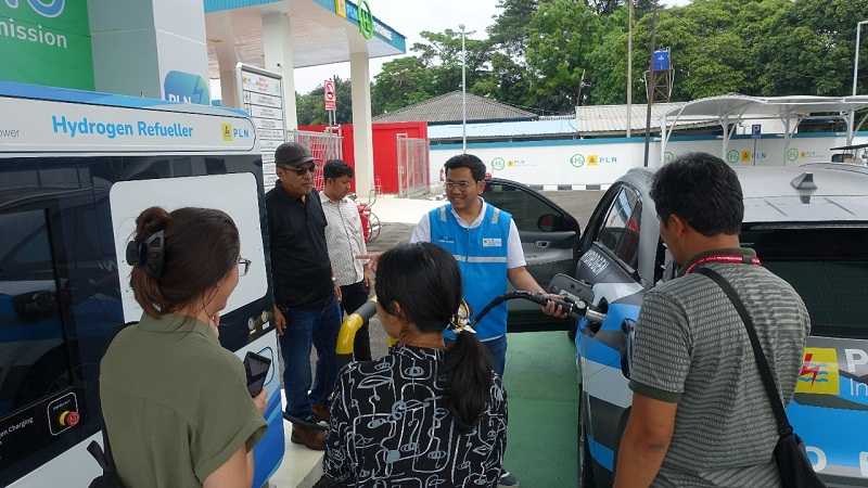 YSEALI PFP Sambangi Hydrogen Refueling Station Pertama di Indonesia
