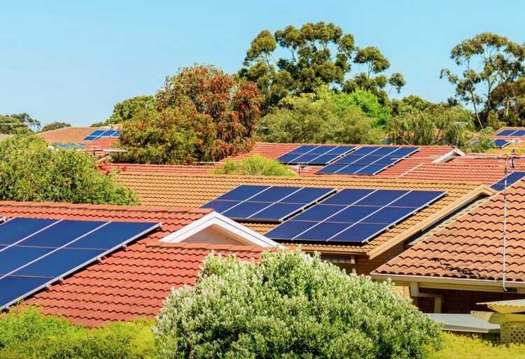 Yunani Luncurkan Program Subsidi Fotovoltaik Atap