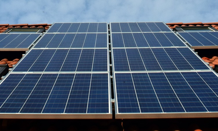 Yunani Segera Subsisi Fotovoltaik Atap Dorong Transisi Energi