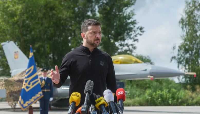 Zelensky: Ukraina telah Menerima Jet Tempur F-16 Pertama