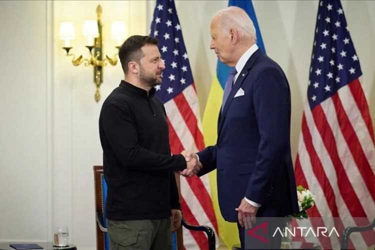 Zelenskyy Ingin Berbagi Rencana Gencatan Senjata Ukraina dengan Biden dan Kandidat Presiden AS